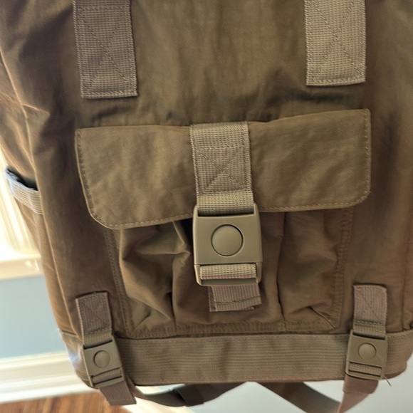 Tommy Bahama Convertible Backpack in Military Army Green / Olive - Picture 4 of 8